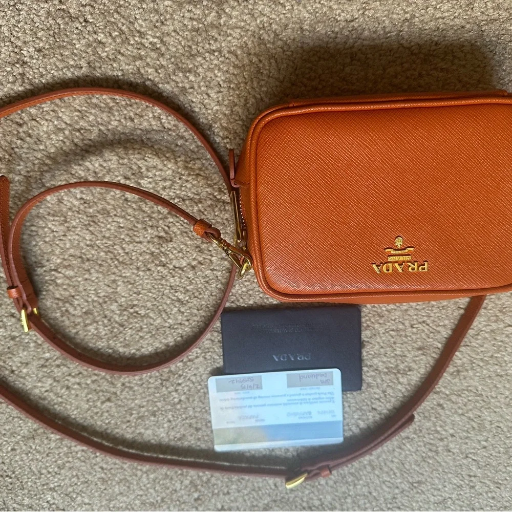 Authentic Prada Saffiano camera bag - Picture 10 of 10